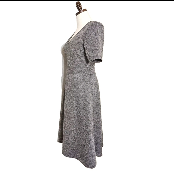 H&M Medium Black V-Neck Fit & Flare Casual Office Career Simple Minimal Dress - Picture 4 of 13